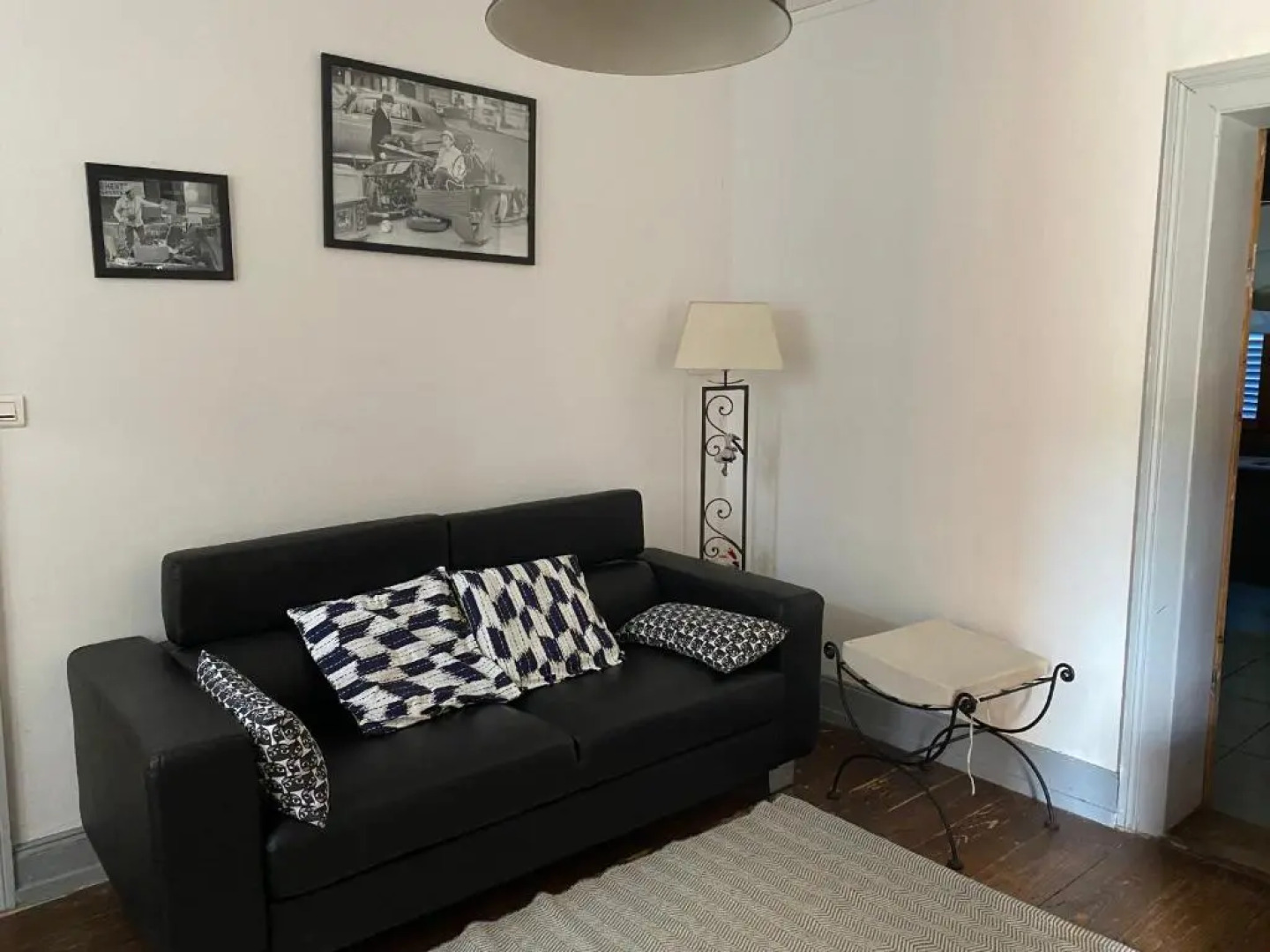 Les Volets Bleus (Adults Only)