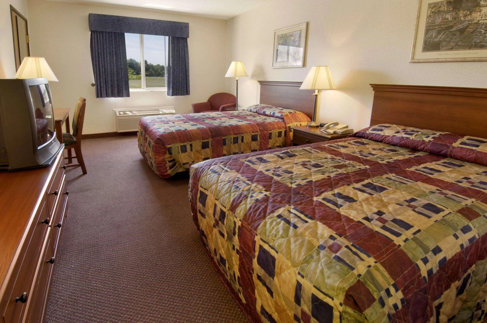 LakeWood Inn & Suites