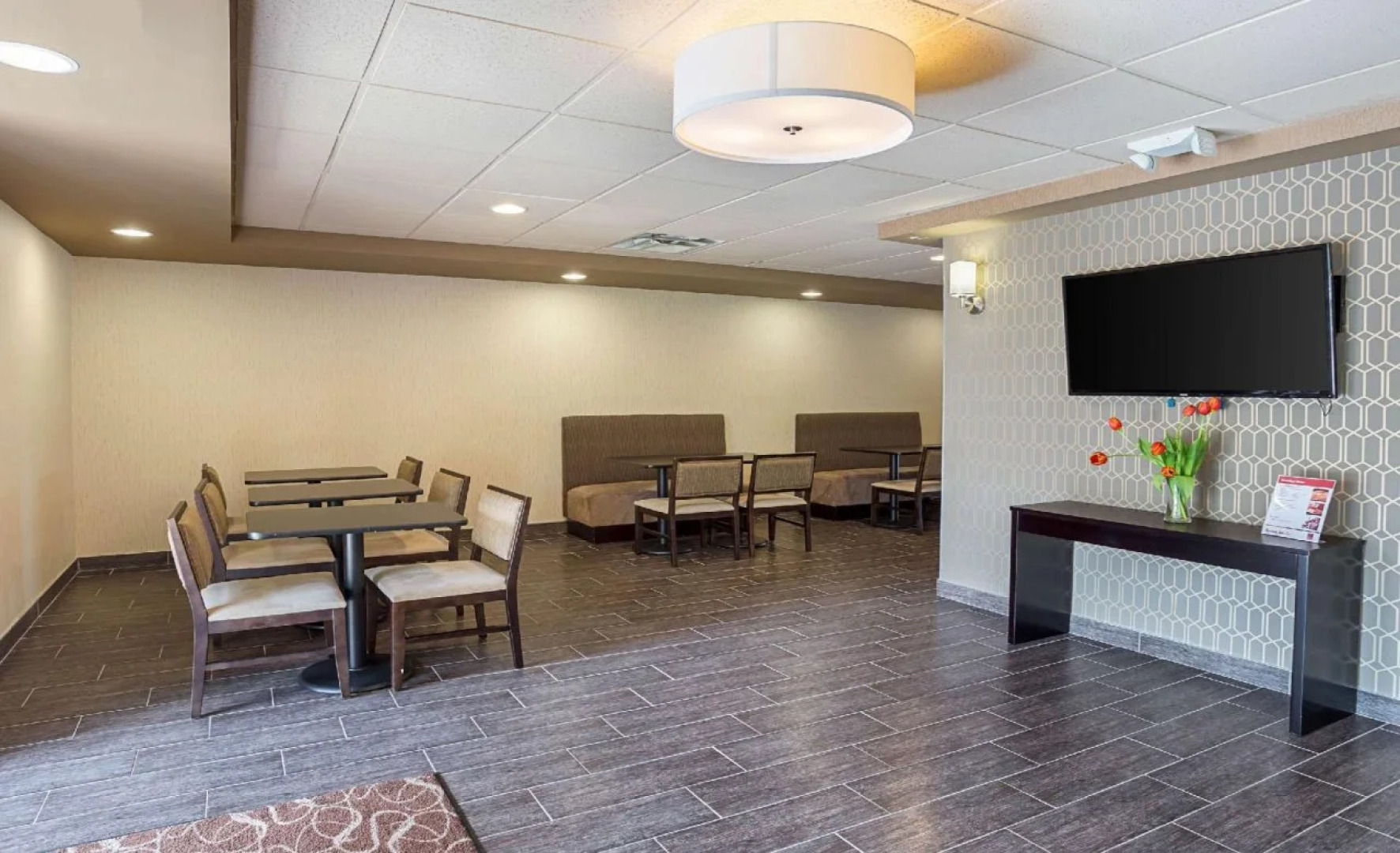 Comfort Suites University