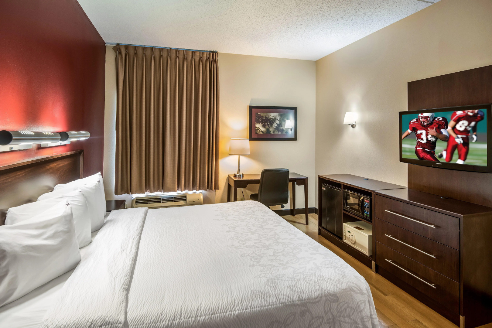 Red Roof Inn PLUS+ Long Island - Garden City