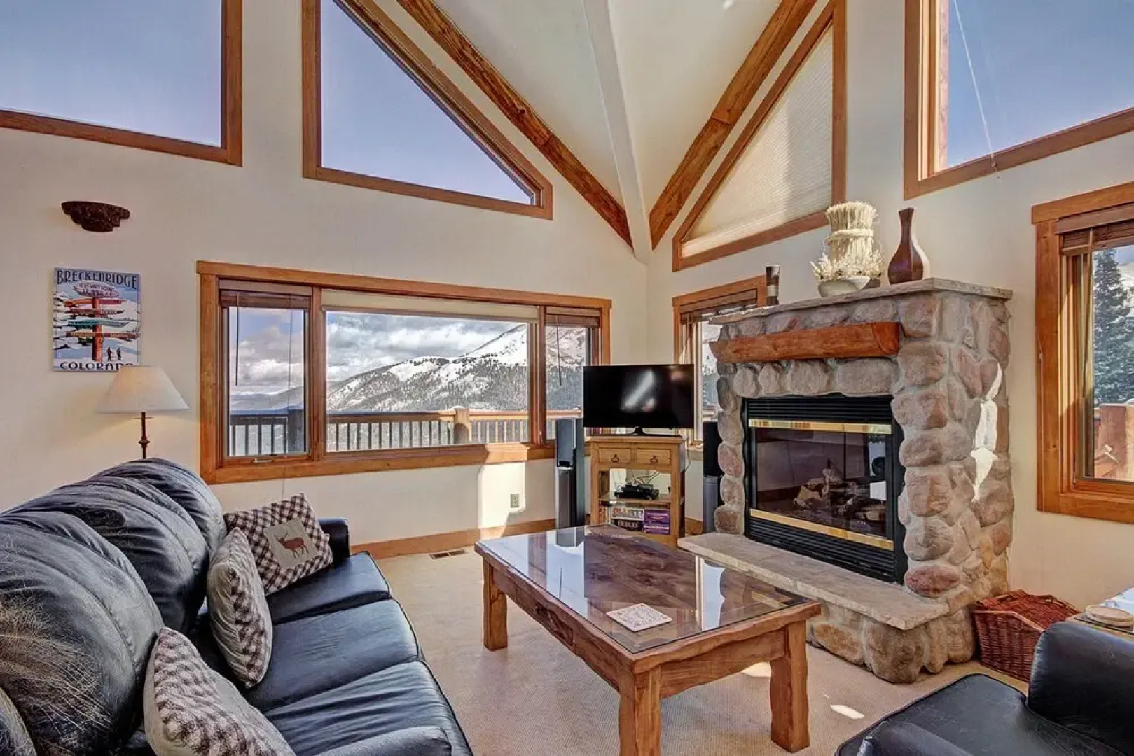 Stunning Mountain Getaway! Sleeps 10!