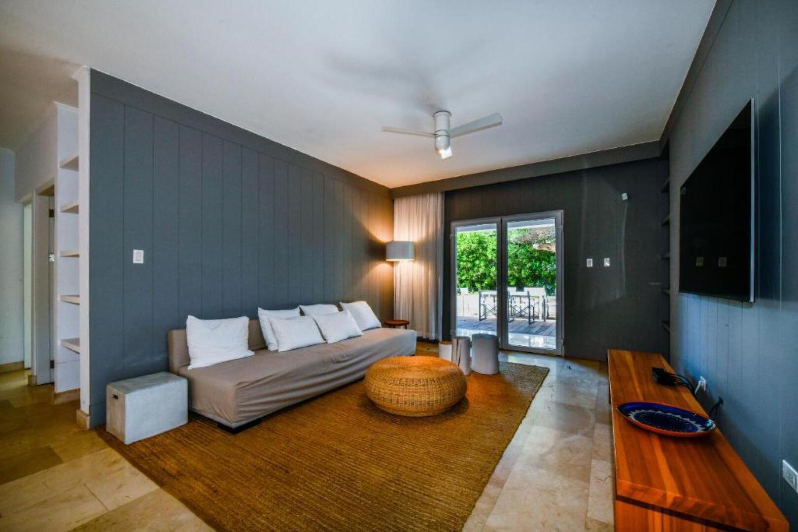 Beach Front Luxury Villa! Boca Catalina Malmok!