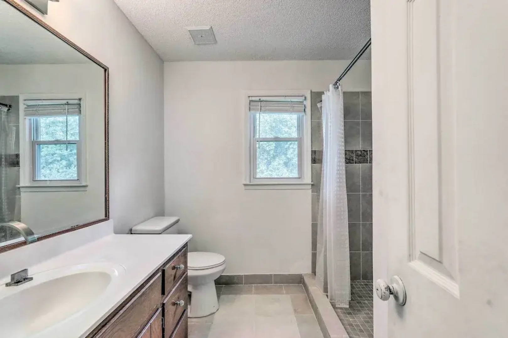 Pet-friendly House w/ Deck in Lawrenceville