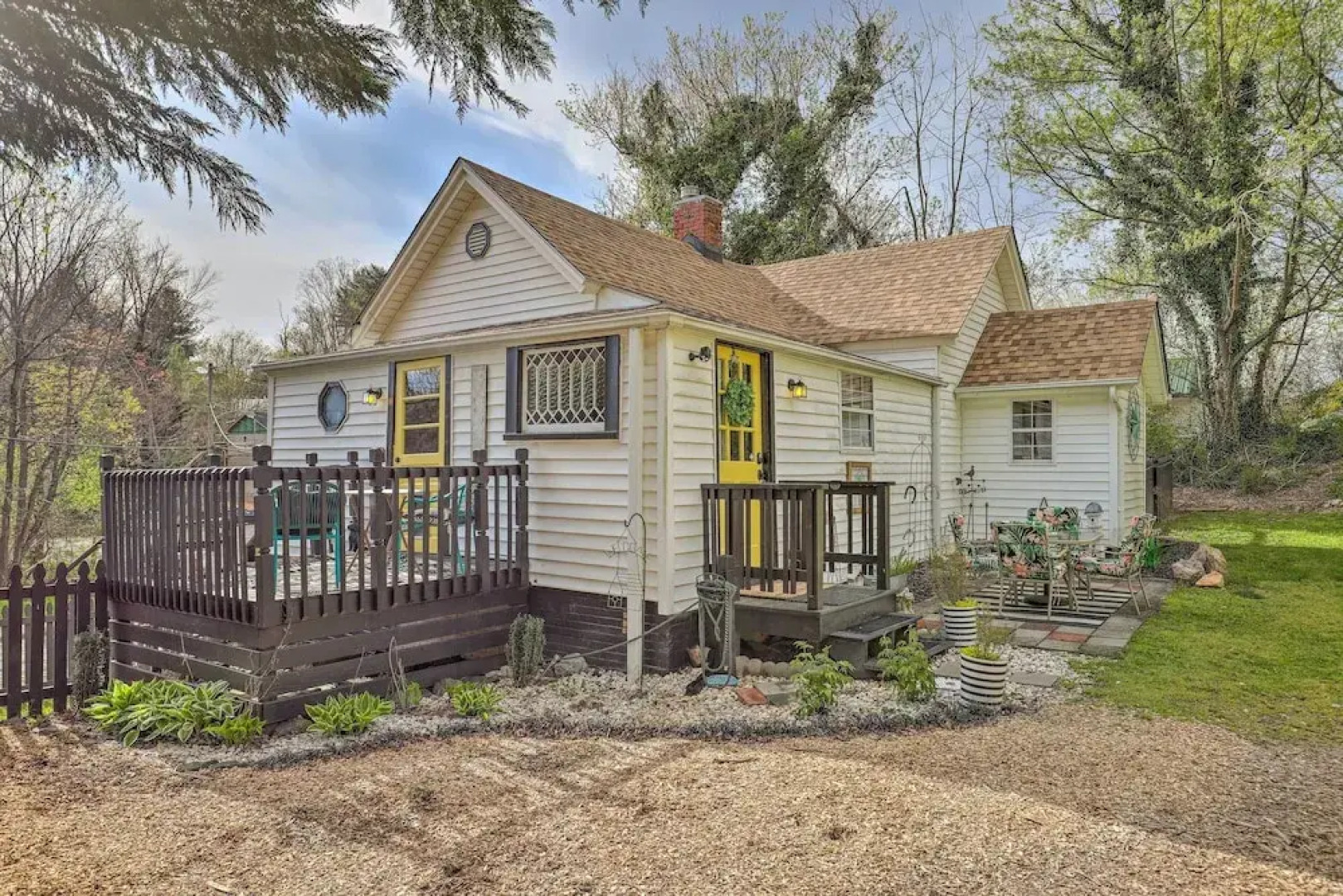 Stylish Woodfin Home w/ Backyard & Fire Pit