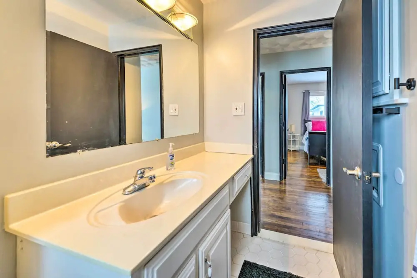 Westland Home w/ Yard ~ 20 Mi to Downtown Detroit!