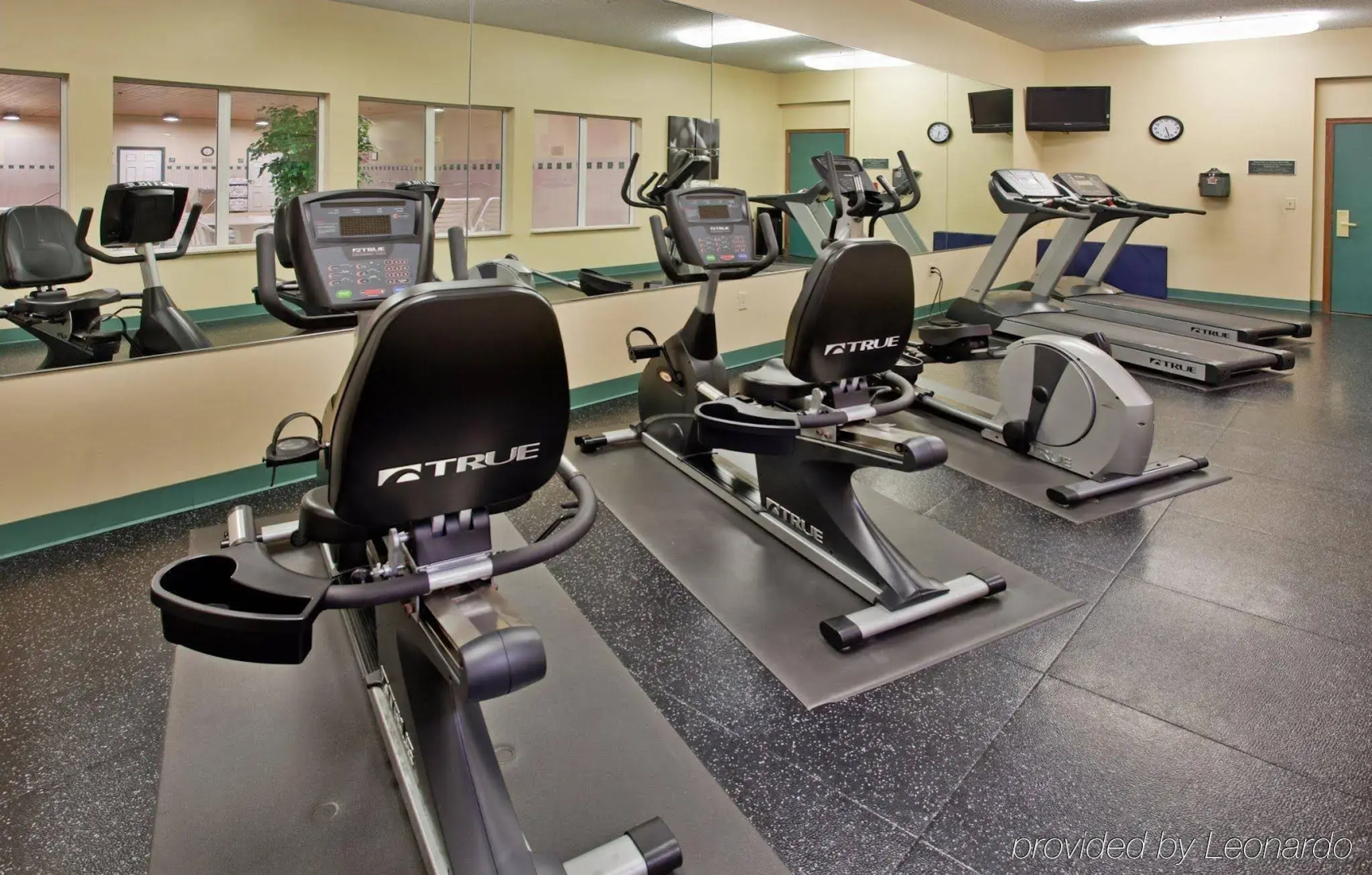 Country Inn & Suites by Radisson, Kansas City at Village West, KS