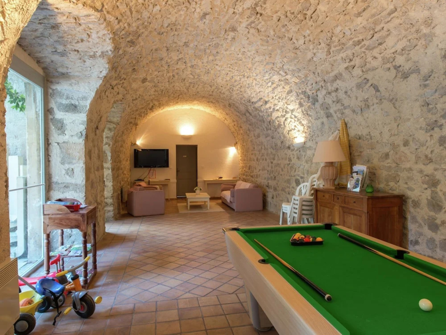 Lavish Apartment in Saint-clair With Balcony