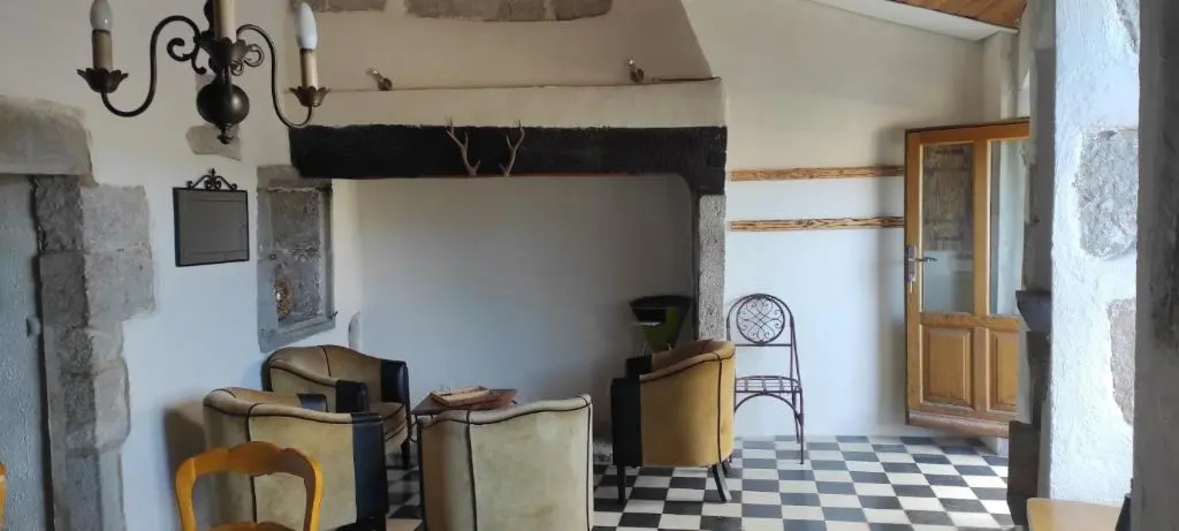 maison pierre et voûte au cœur du village