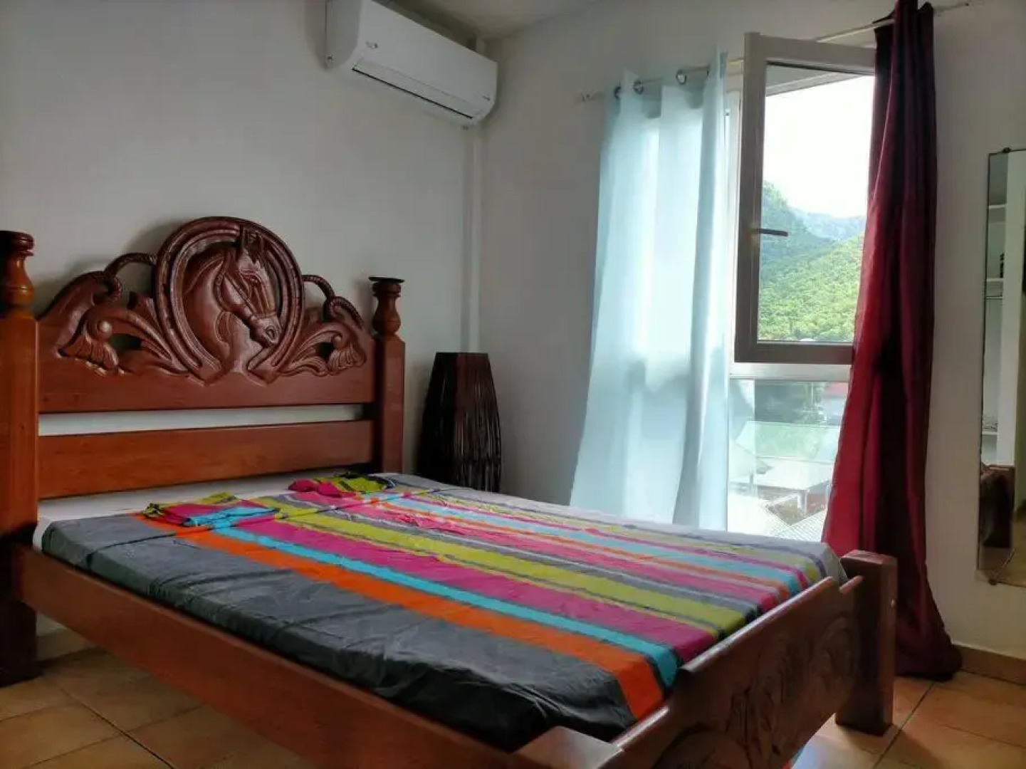 Bel appartement avec piscine, face à la mer