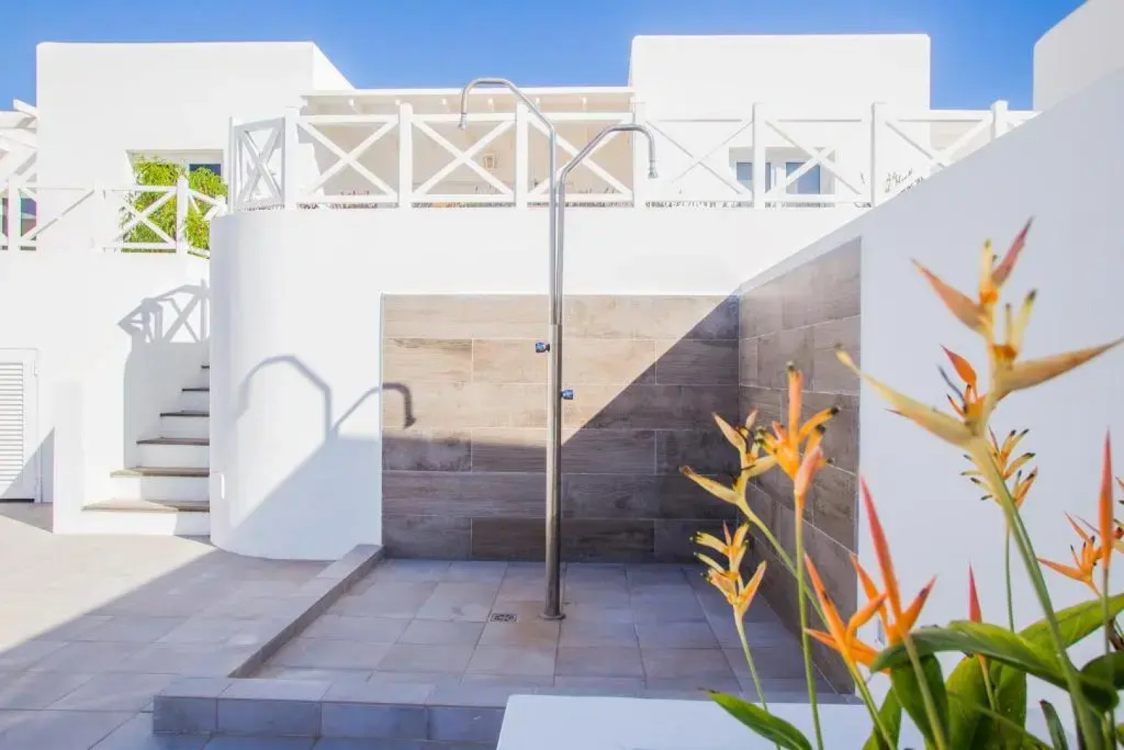 Flower Beach Suite 7