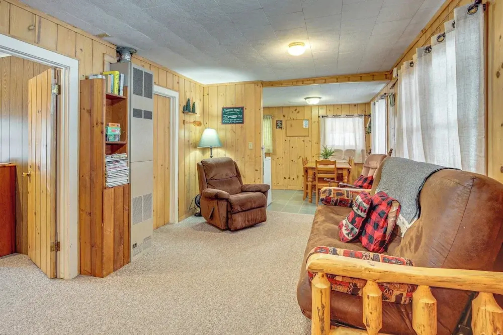 South Twin Lake Cabin w/ Seasonal Dock & Slip!
