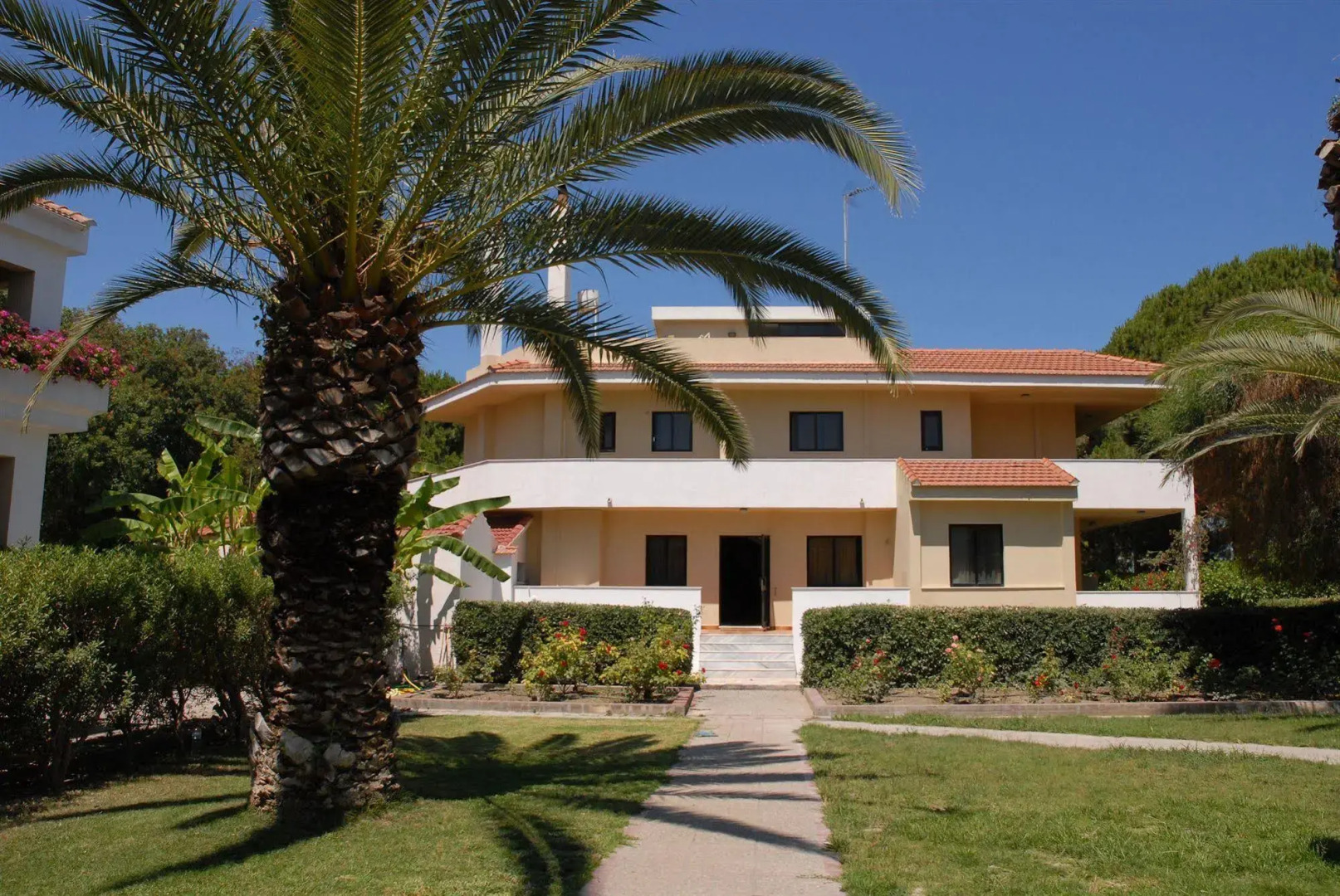 Niki Hotel Apartments