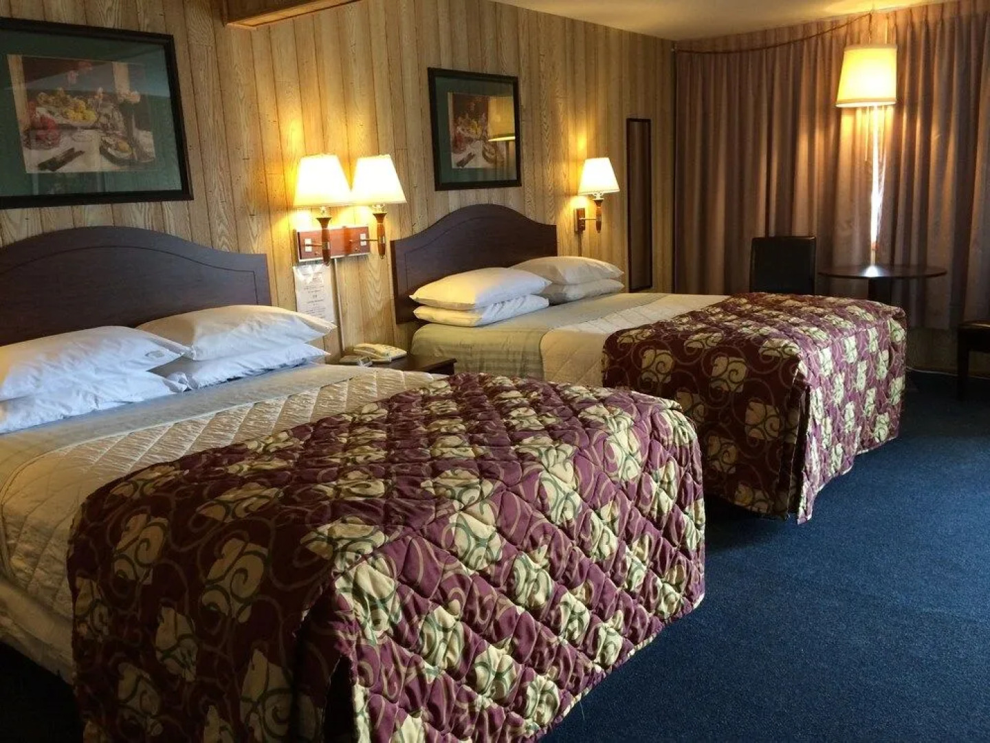 Saddle & Surrey Motel