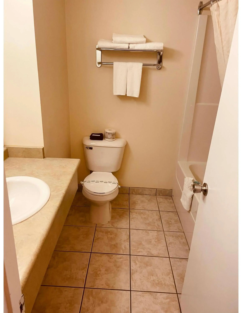 Aurora Park Inn & Suites