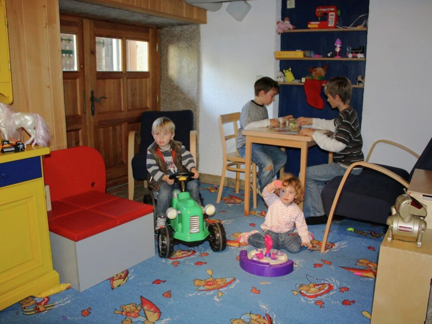 Cushy Apartment with Hot Tub, Sauna, Solarium, BBQ, Balcony