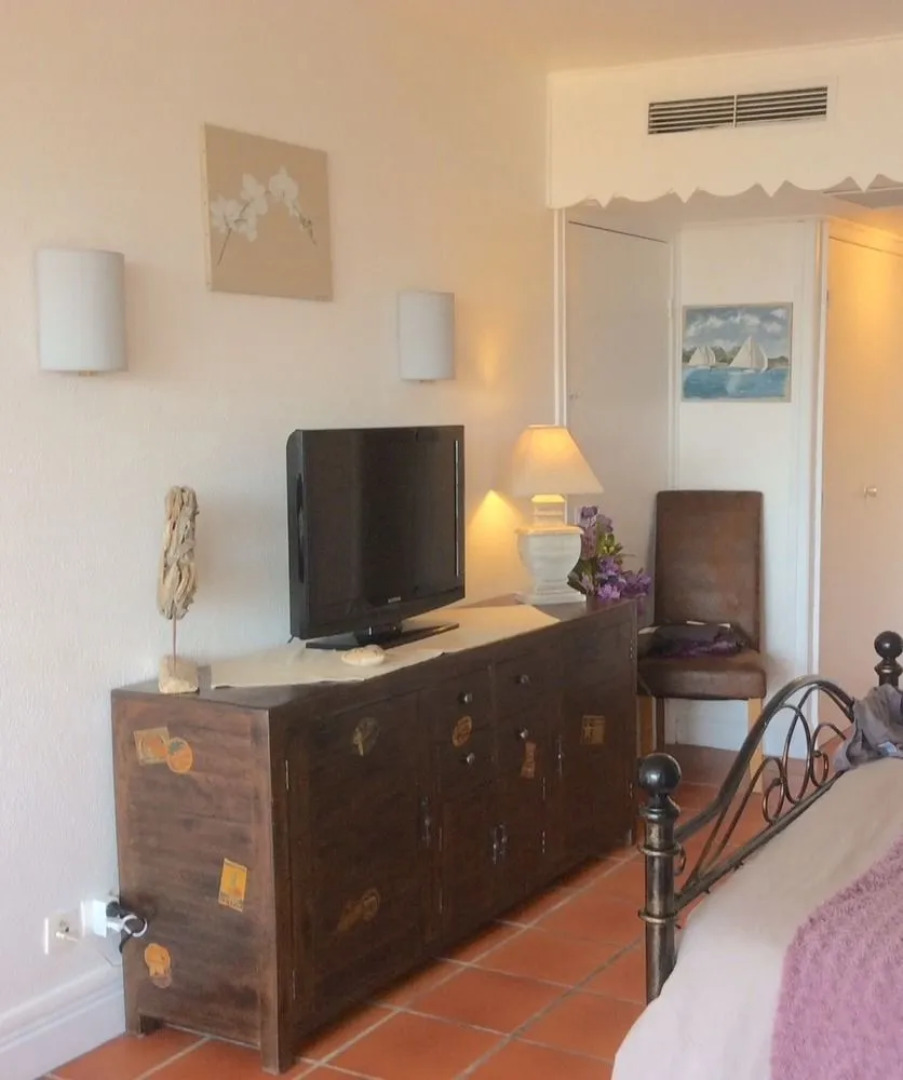 Ti. Maanga vue mer et pieds dans l'eau