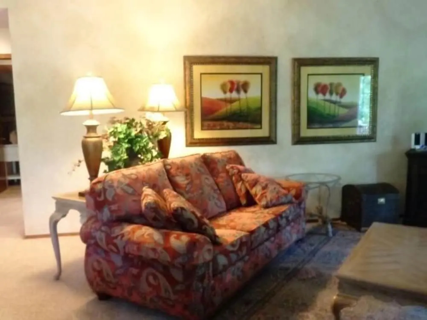 Forest view, log-sided two bedroom, two bath condo on Lake Ouachita. by RedAwning