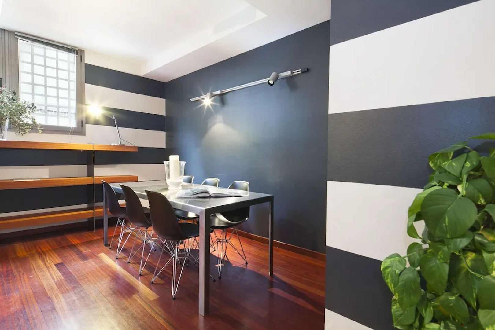 My Space Barcelona Gracia Pool B32
