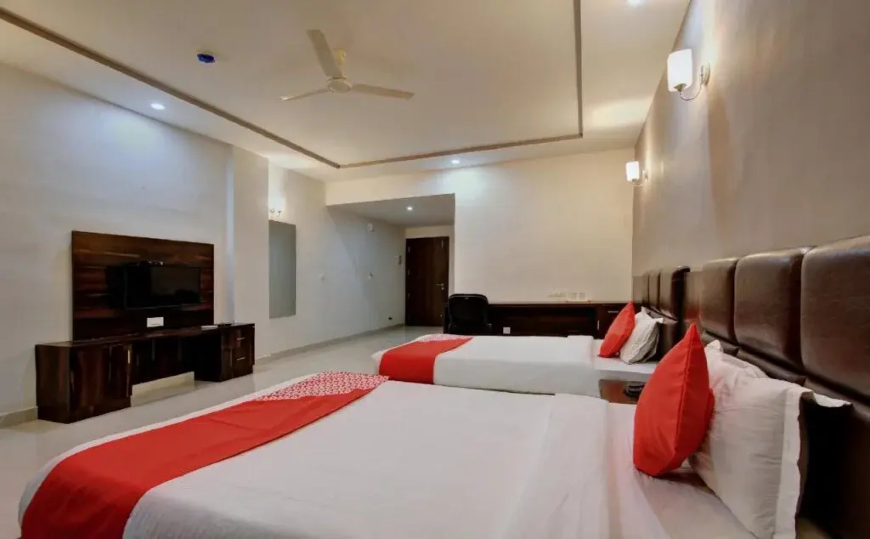 Hotel Parkview Inn by OYO Rooms