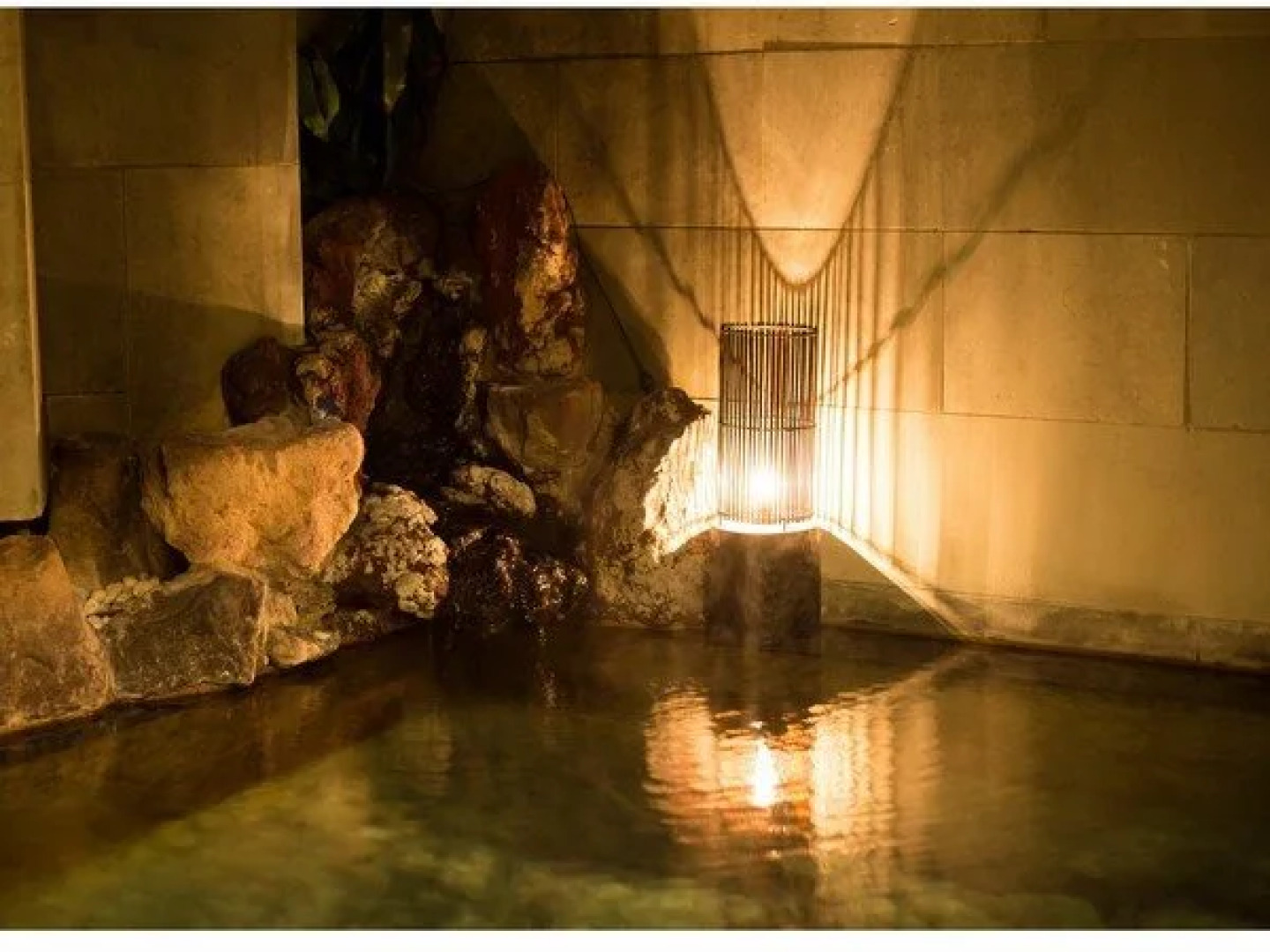 Shimosuwa Onsen Tekkousen Honkan