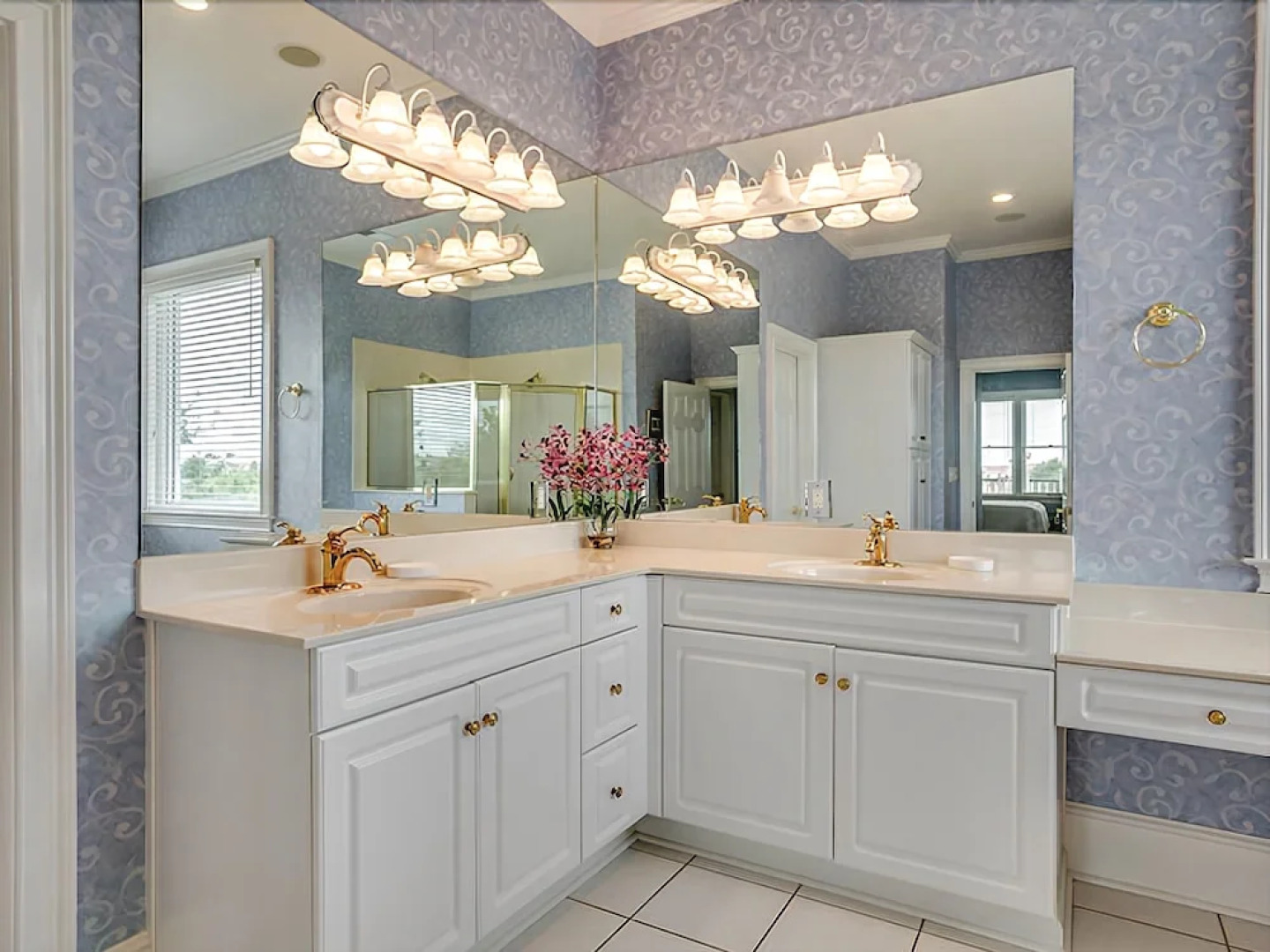 112 Tolater 8 Br Home by RedAwning