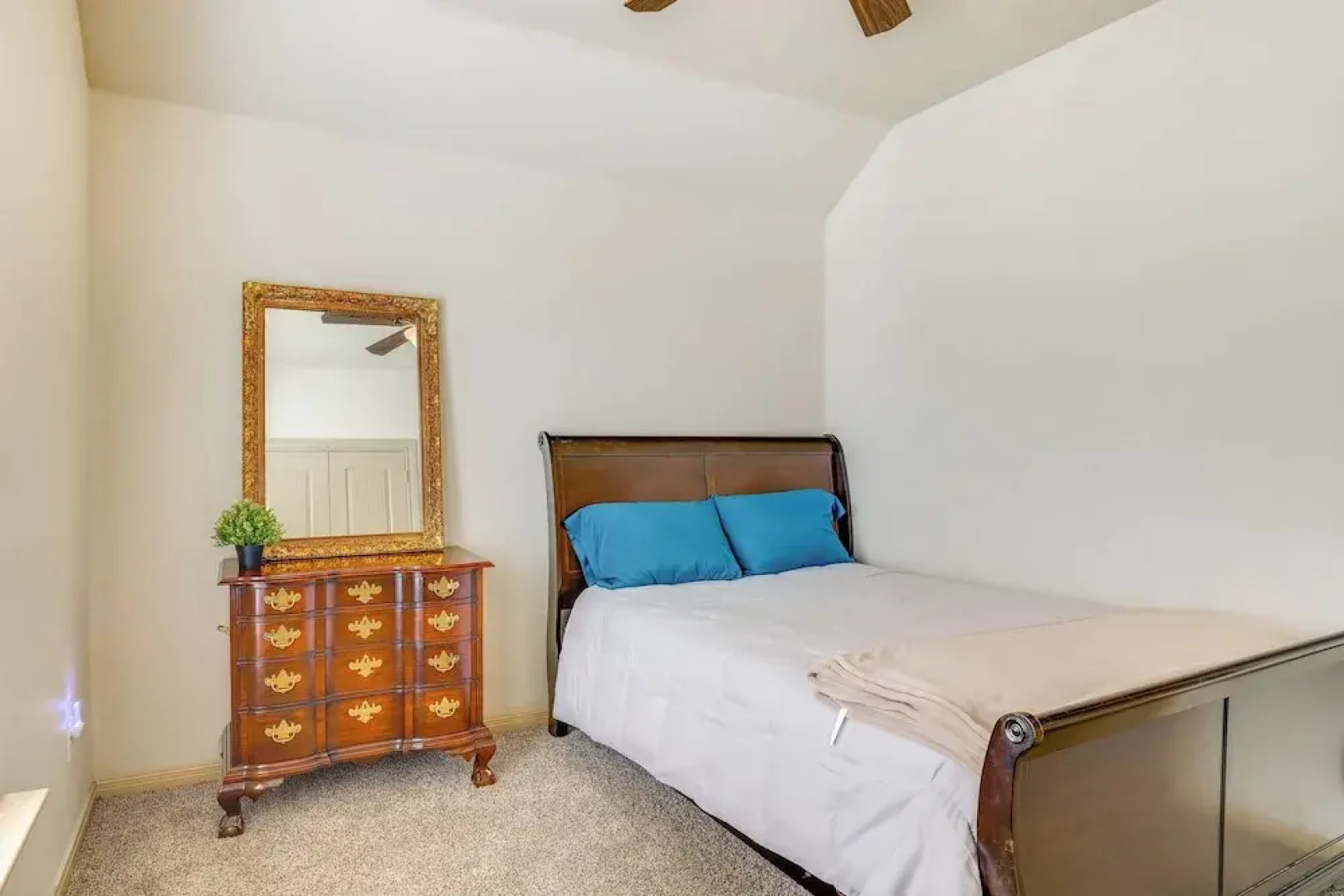 < 1 Mi to Lake Conroe: Home w/ Furnished Patio!