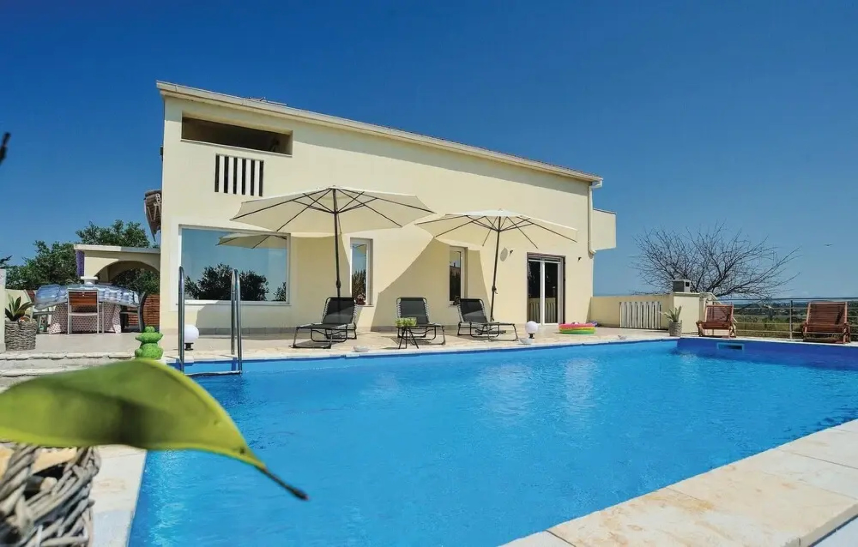 Beautiful Home in Sv Filip i Jakov With Wifi and 4 Bedrooms