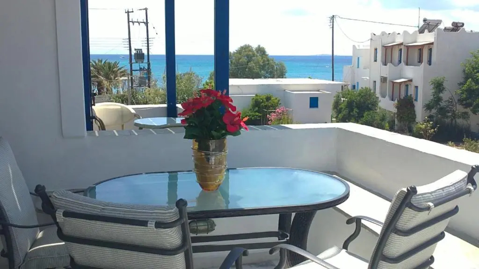 Flora Apartments & Studios