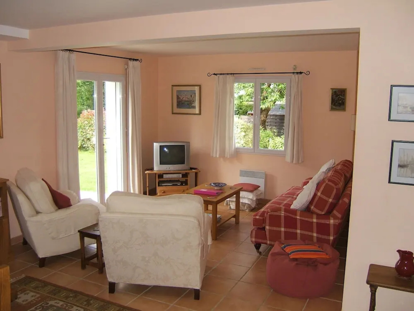 Classic Holiday Home in Riec-sur-bélon With Private Garden