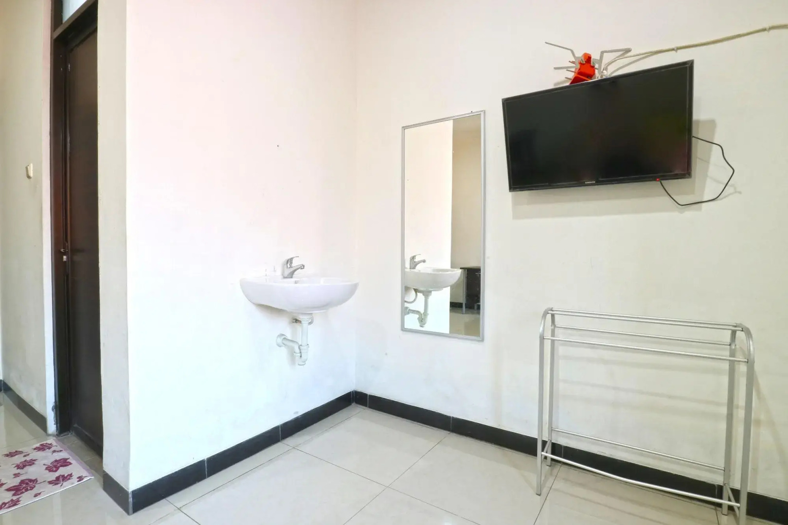 Saloka Guest House by ZUZU