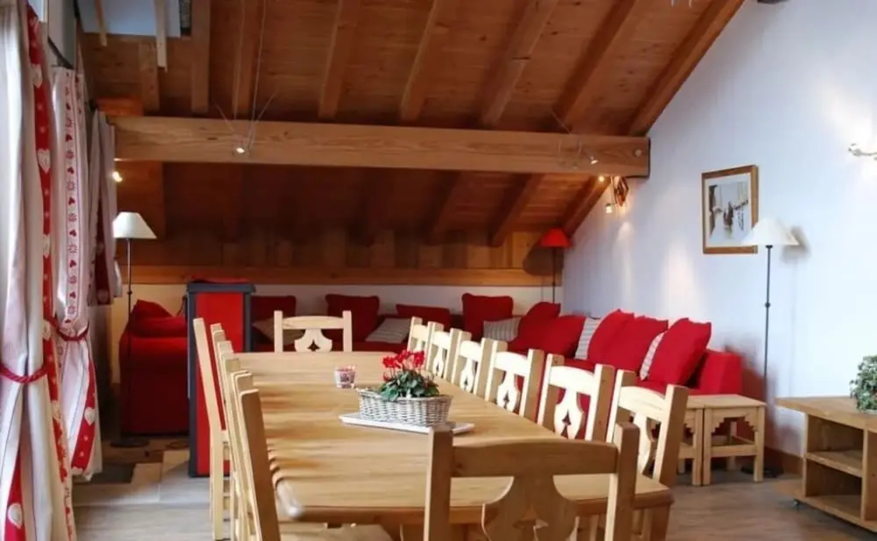 Chalet Perdrix by Skinetworks