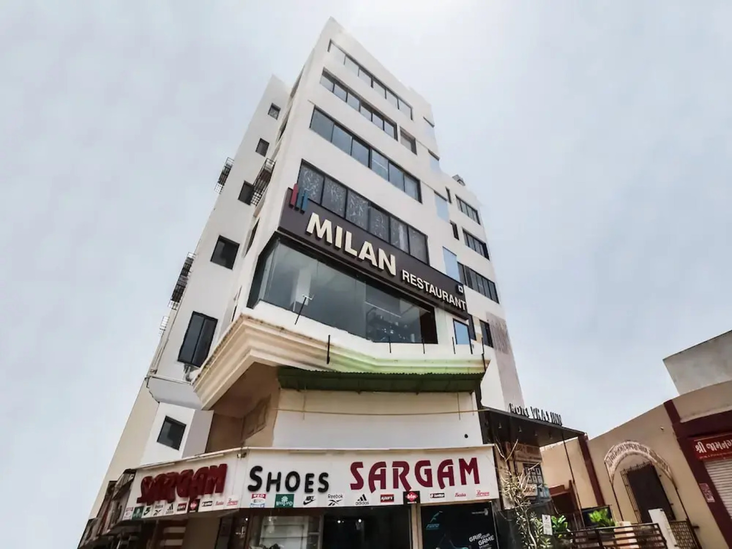 OYO 3335 Hotel Vraj Inn