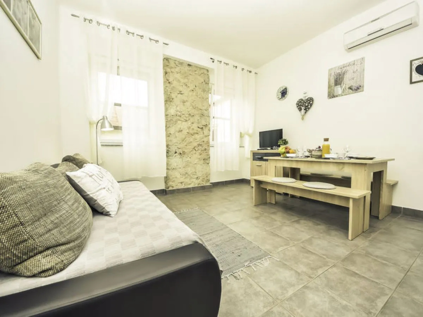 Apartment Snježana Karlobag 18147
