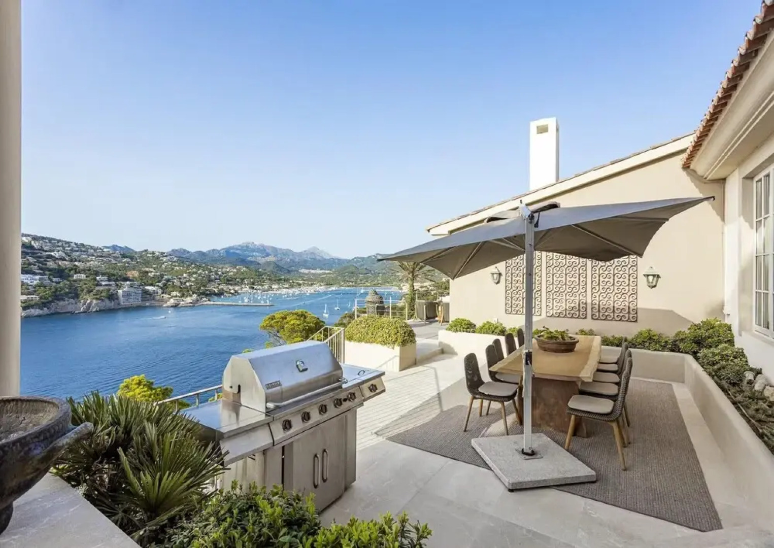 Sea-view Villa Near Port