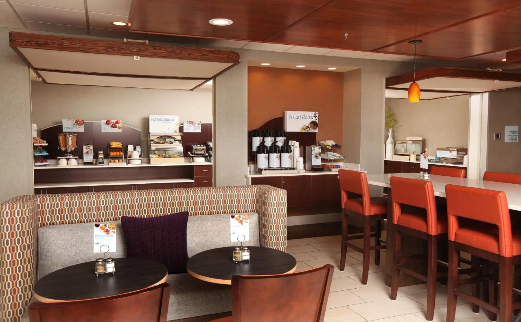 Holiday Inn Express & Suites Omaha South - Ralston Arena by IHG