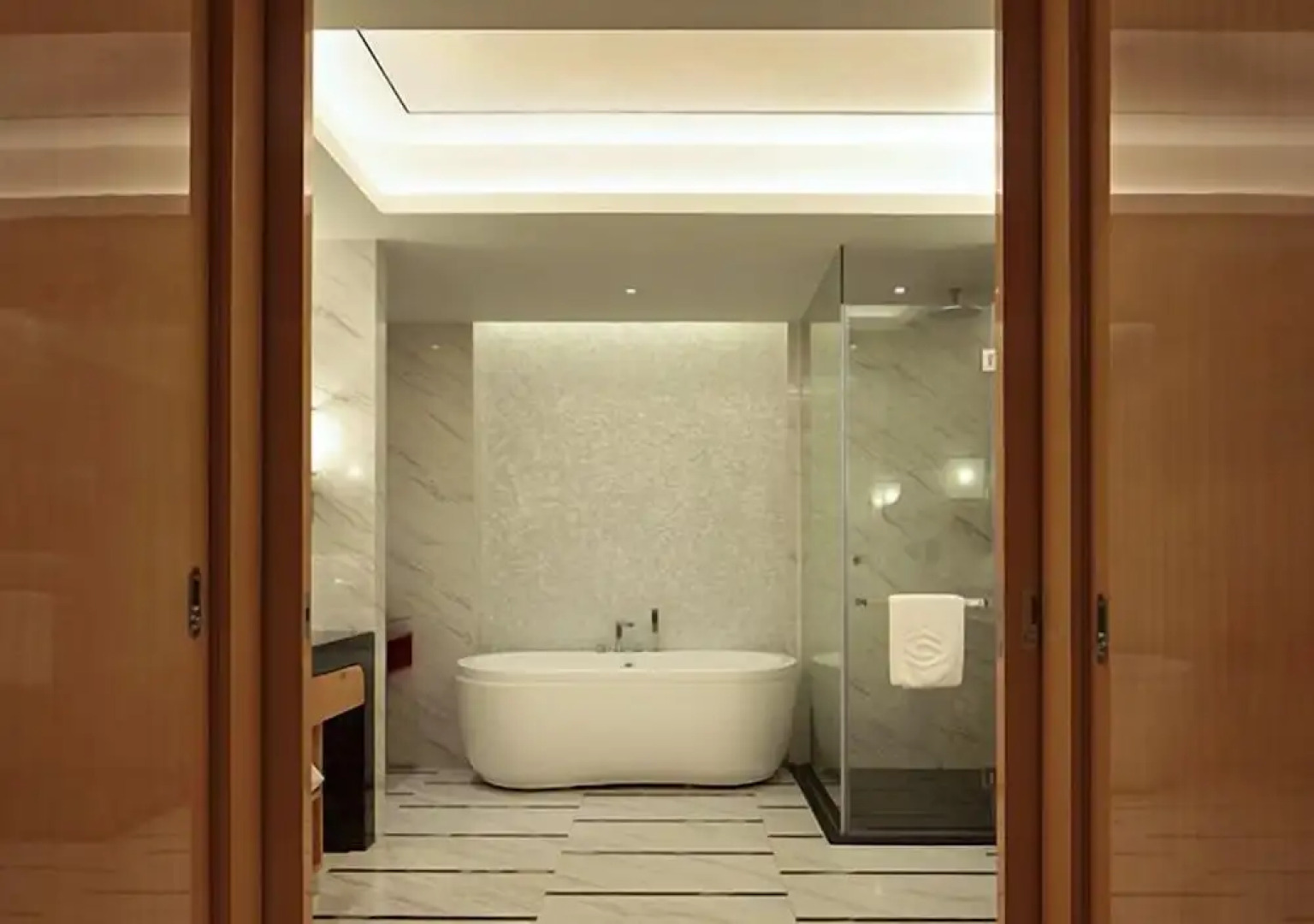 Luan Suntone Plaza Hotel