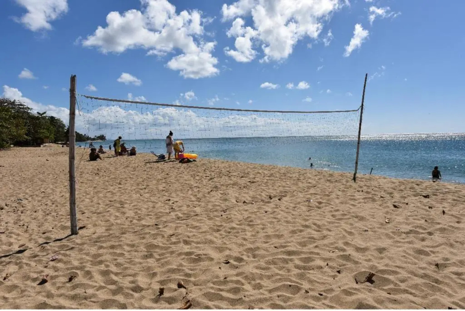 Coqui penthouse 2 across Rincon beach, pool, bbq, power and water bup