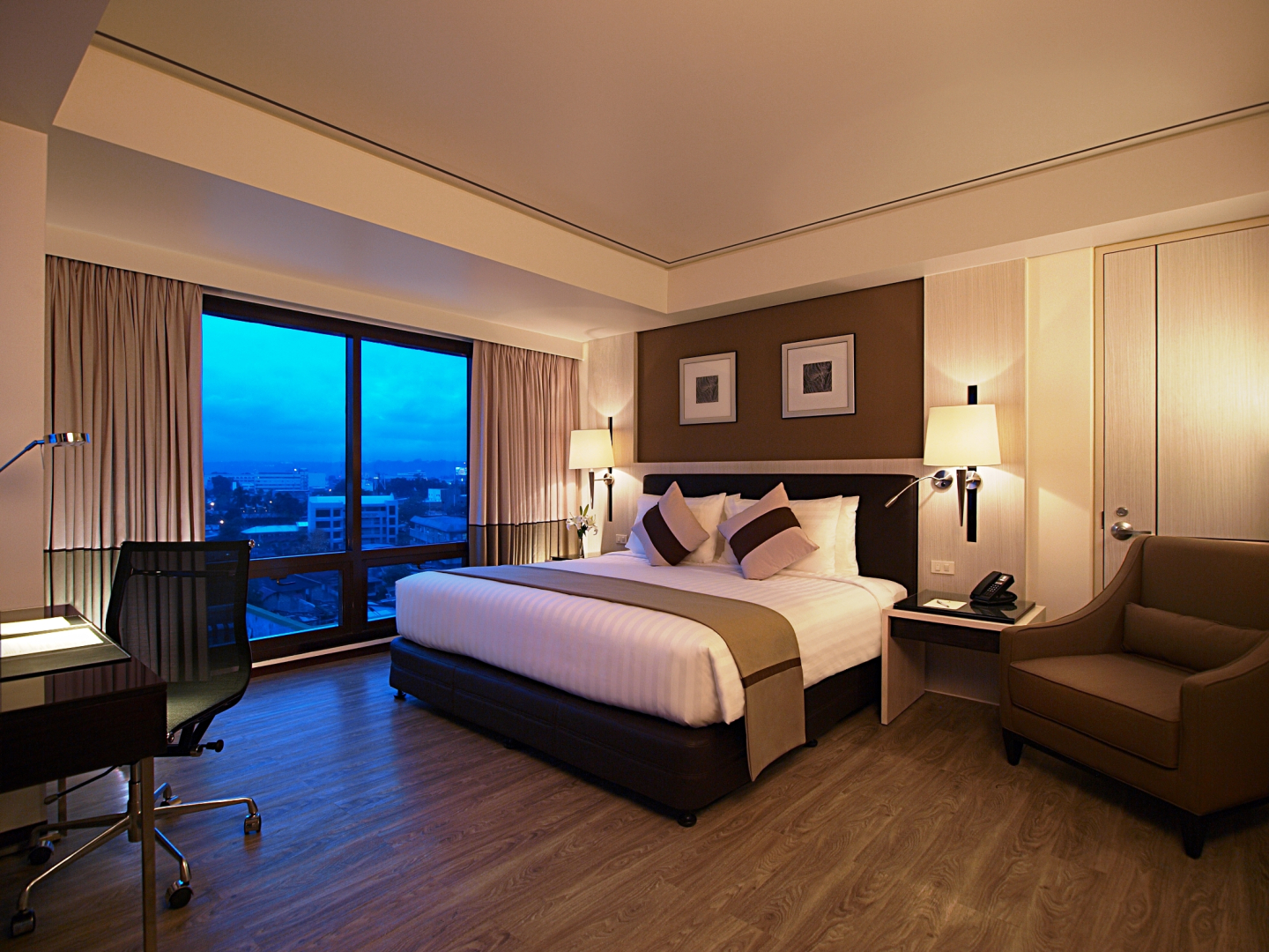 Seda Centrio - Newly Renovated