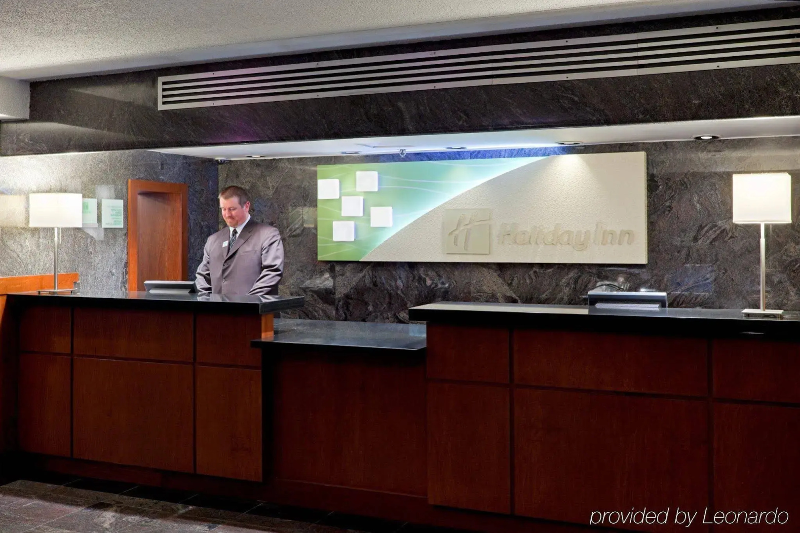 Holiday Inn Oakville Centre by IHG