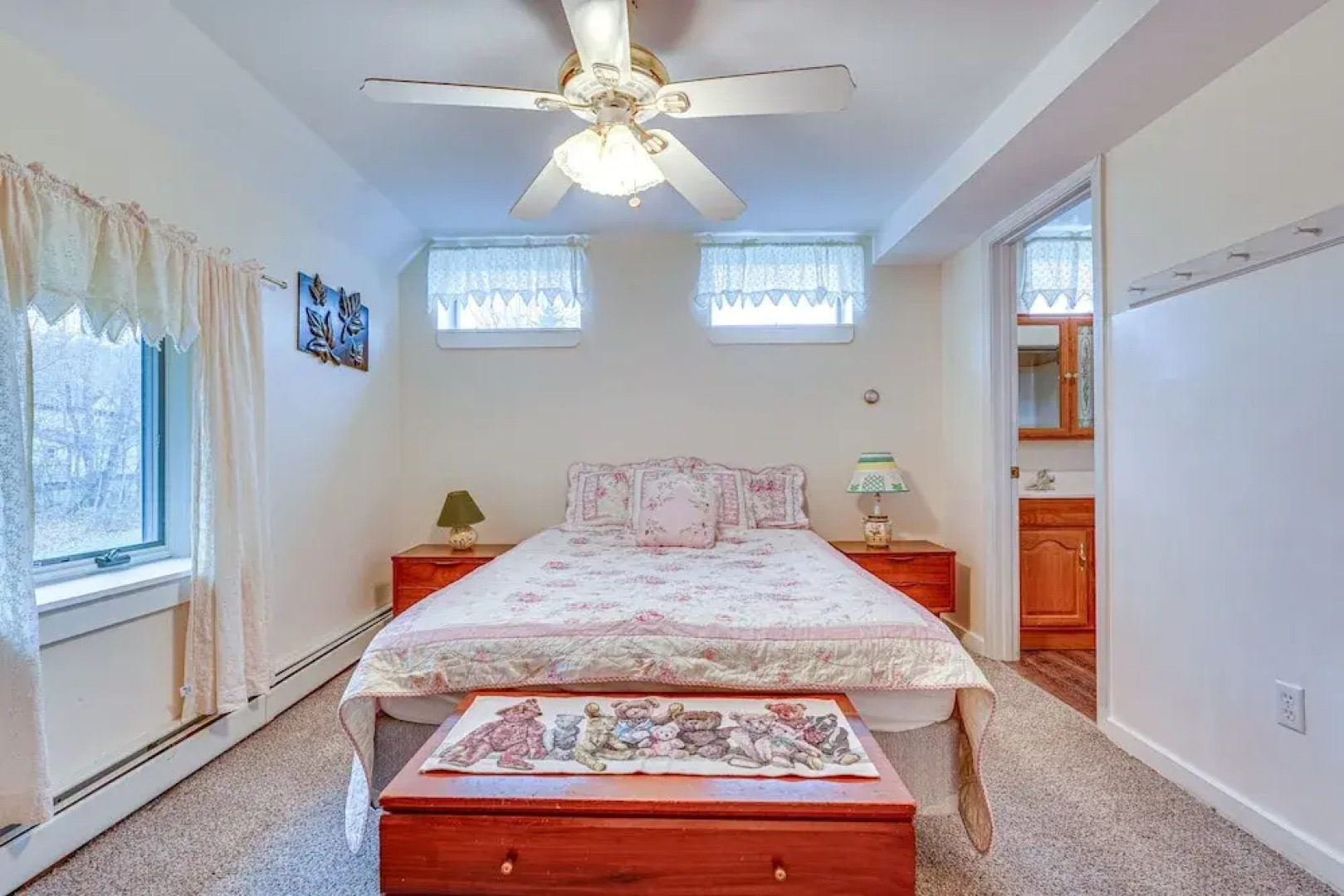 Spacious Ludlow Hideaway < 1 Mi to Okemo Mountain!