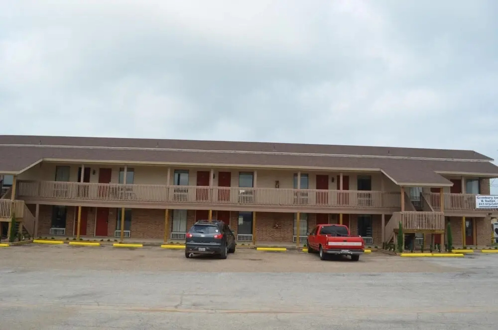 Granbury Inn & Suites