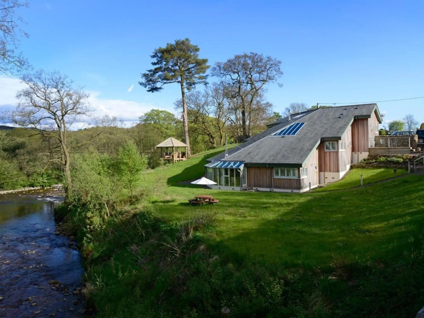 Black Burn Lodge