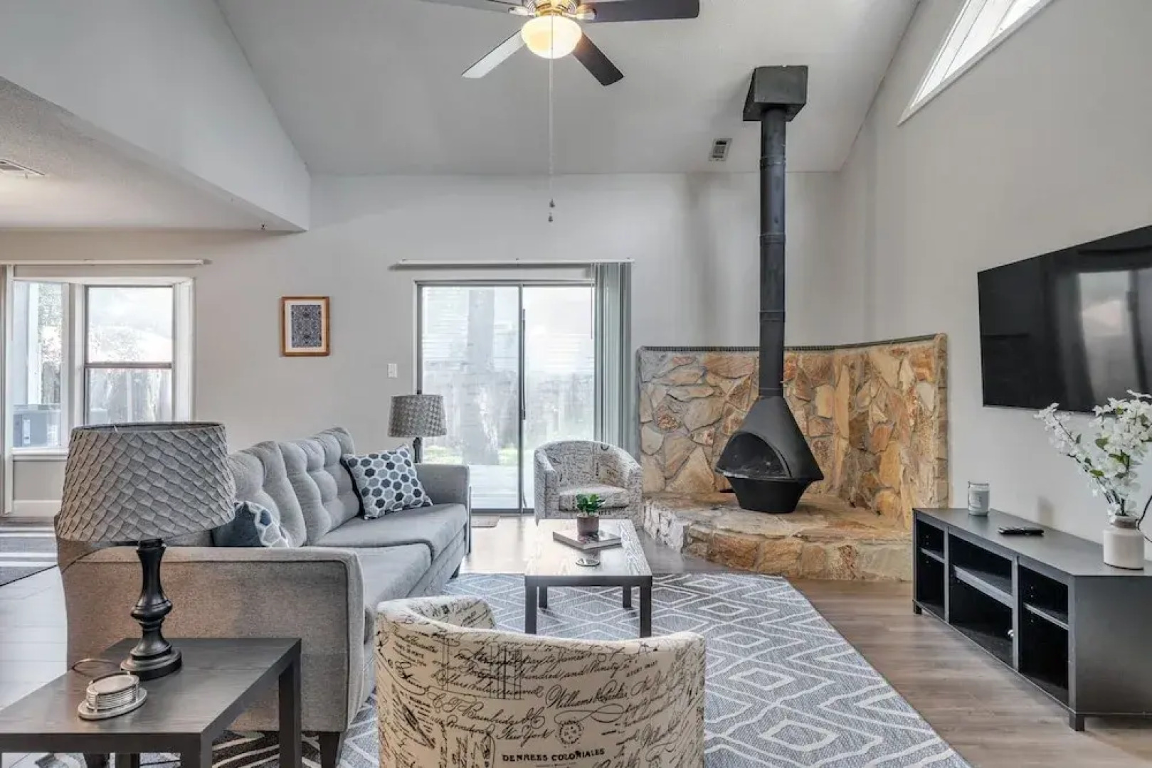 Eagles Nest 2 Bedroom Townhouse by Redawning