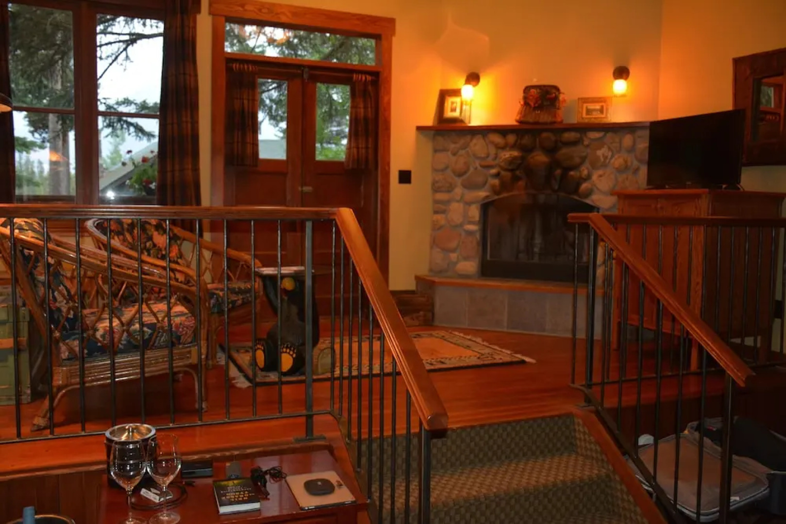 Johnston Canyon Lodge and Bungalows