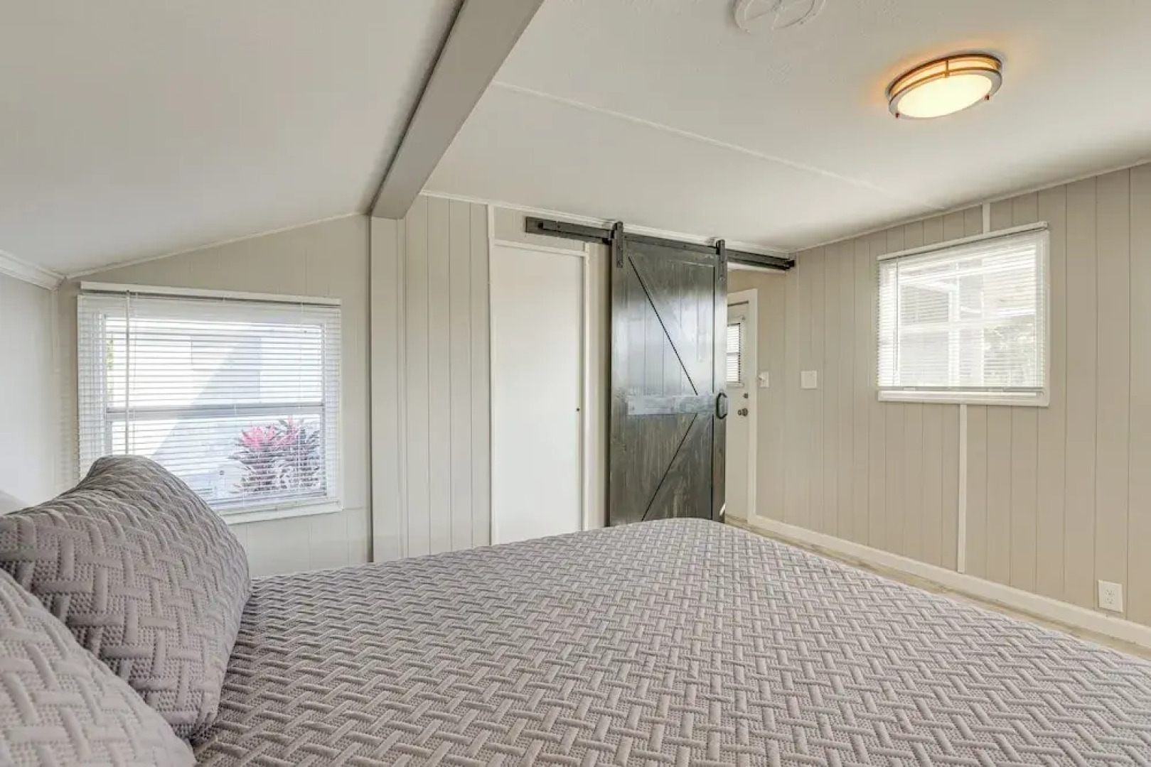 Sun-soaked Okeechobee Retreat w/ Canal Views!