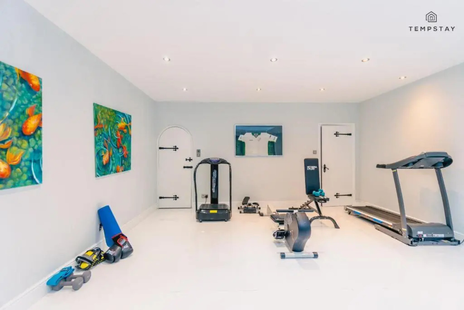 Hidden Gem! Luxury 5 Bed Near Warner Bros Studios