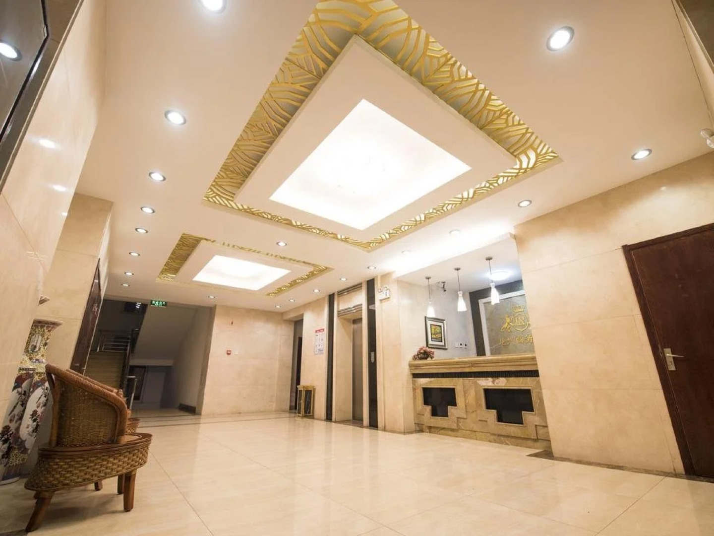 Longxing Holiday Hotel