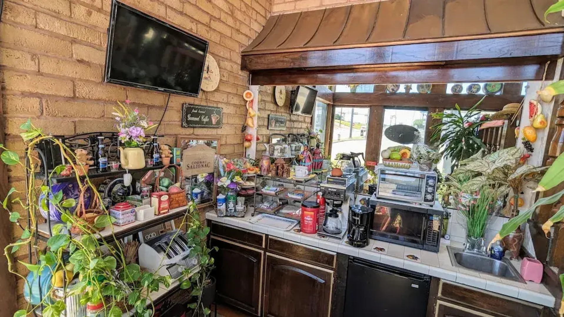 Edelweiss Inn And Suites