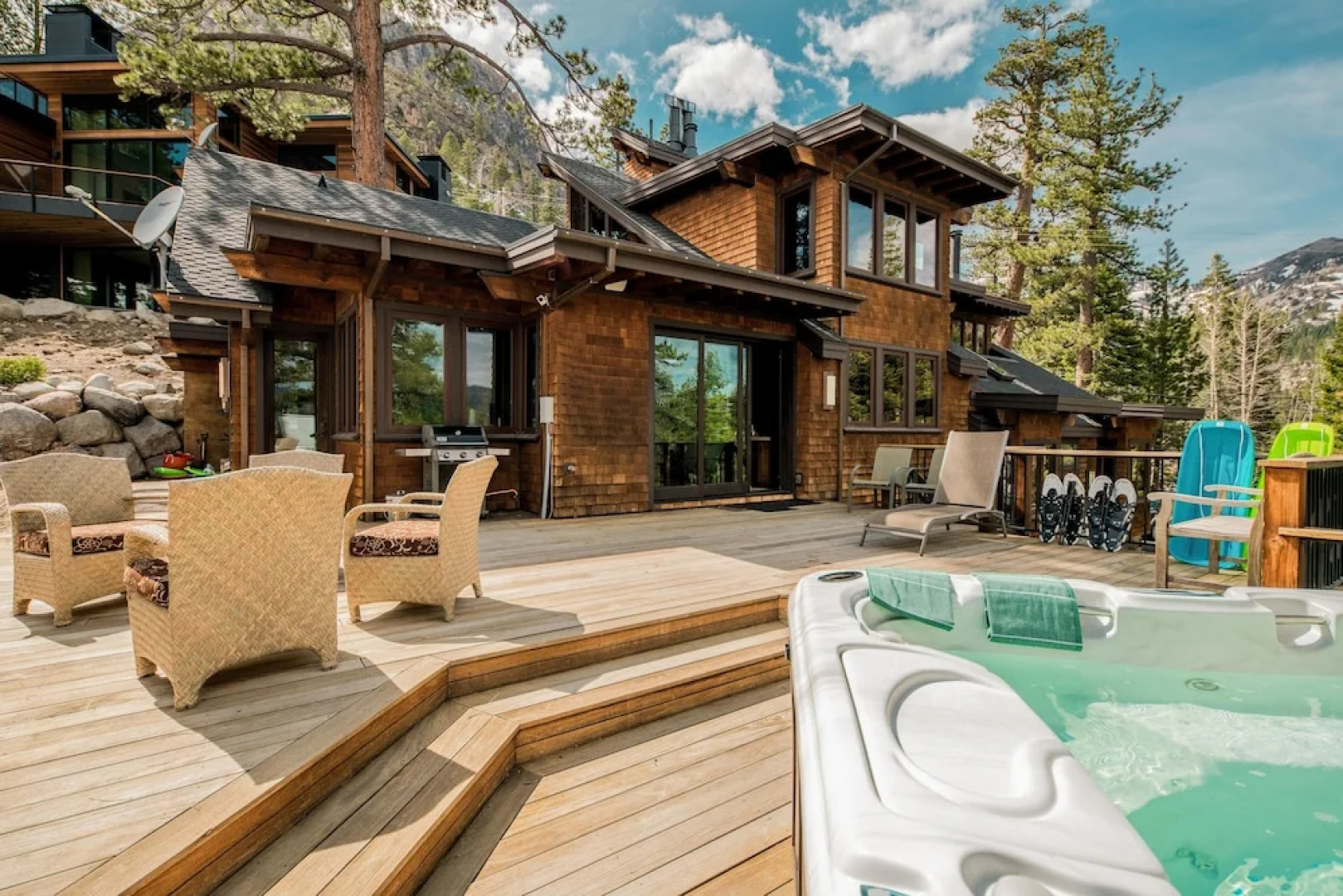 Bronson by AvantStay | Sleeps 17! On the Slopes! Squaw Valley w/Hot Tub&Fire Pit