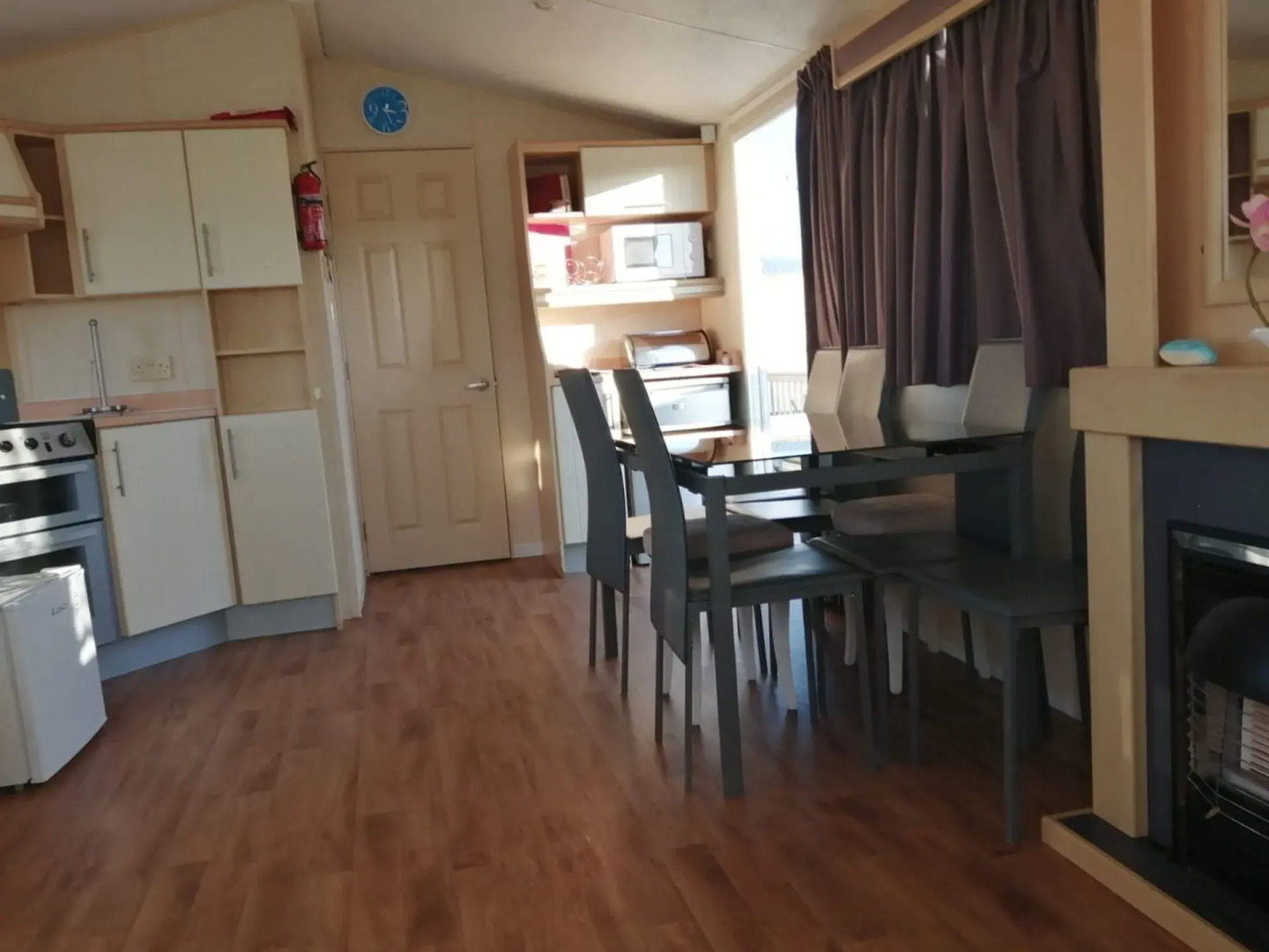 Pets Stay Free 3 Bedroom Caravan at Heacham Beach